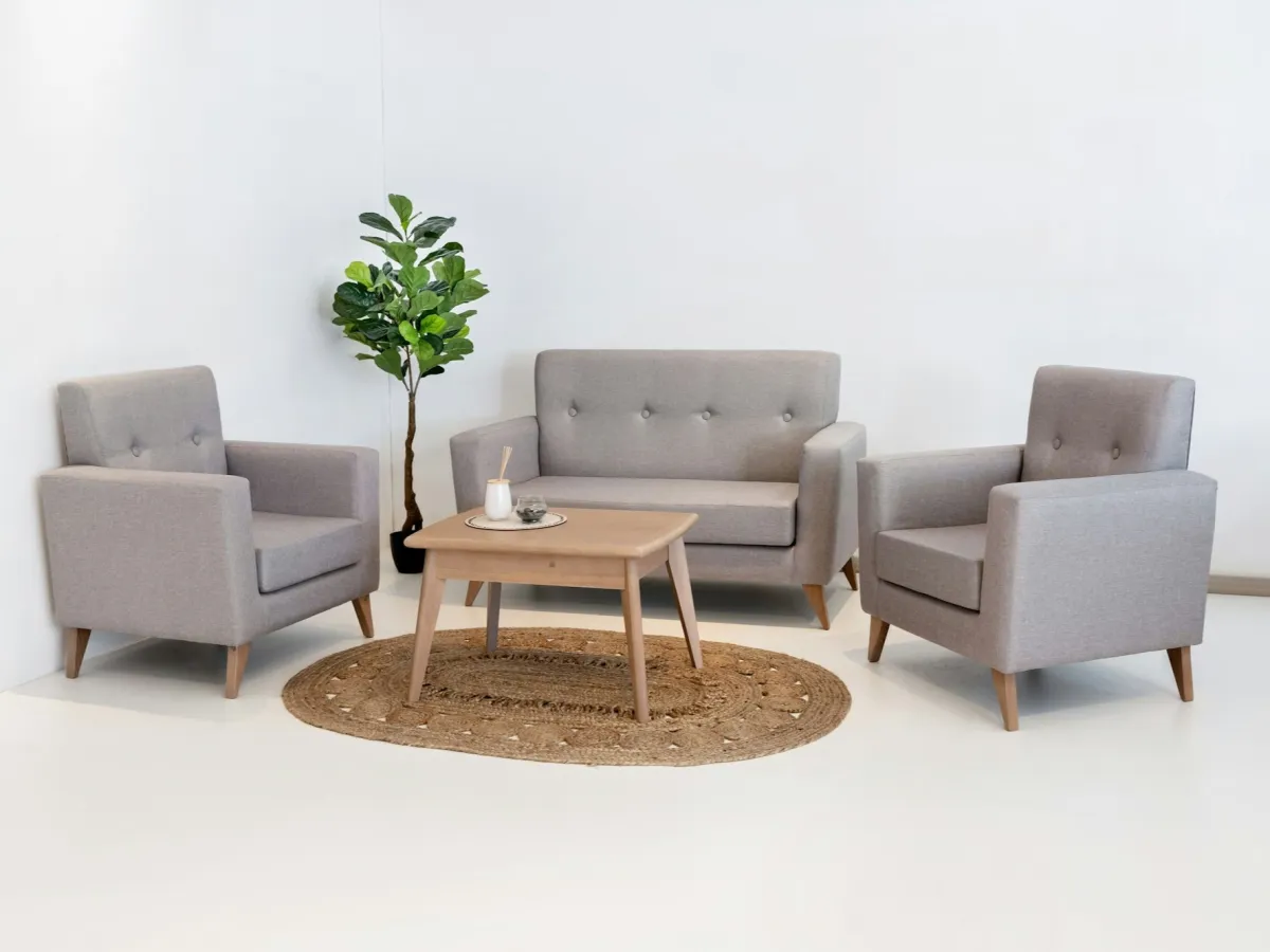 Sala de espera de consultorio con plantas